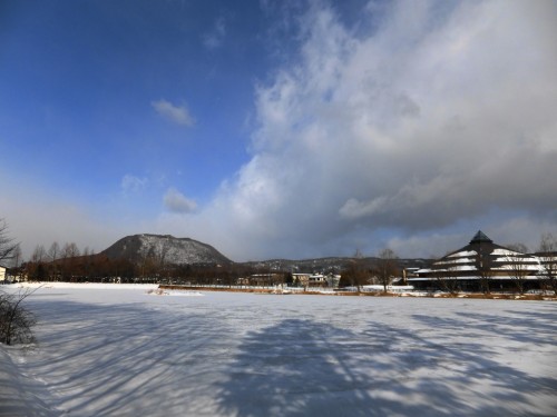 2012年2月9日軽井沢矢ヶ崎公園から離山を望む