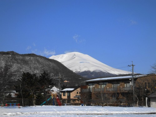 2012年2月10日軽井沢矢ヶ崎公園から見た浅間山