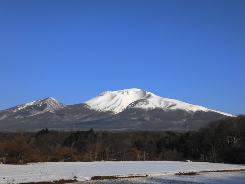 2012年2月13日の中軽井沢から見た浅間山