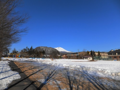 2012年2月20日　軽井沢矢ヶ崎公園から見た浅間山