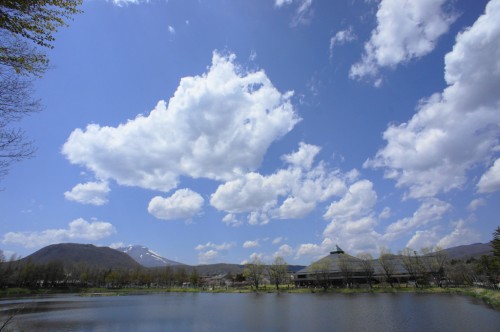 2012年5月5日 矢ヶ崎公園大賀ホールと浅間山